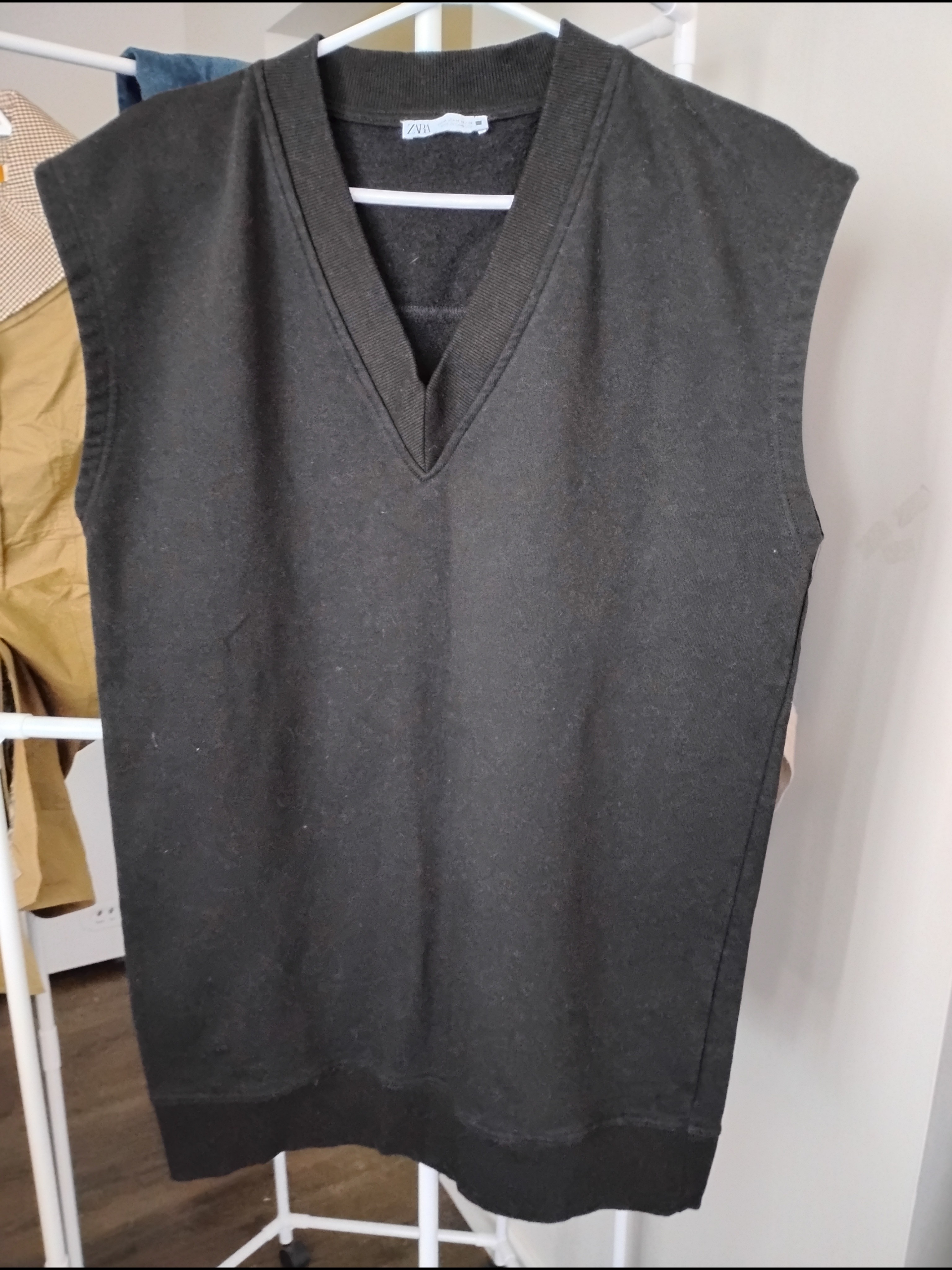 Zara Black V-Neck Texture Sleeveless Knit Vest